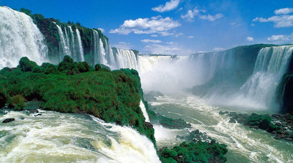 https://d3r8gwkgo0io6y.cloudfront.net/upload/iguassu falls.jpg